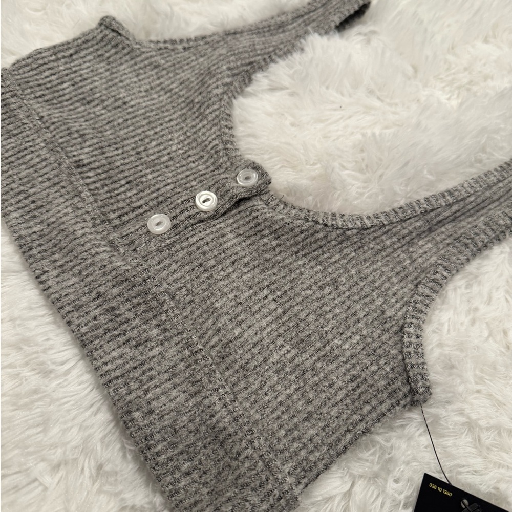 Gray Ribbed Knit Crop Top - Picture 2 of 4